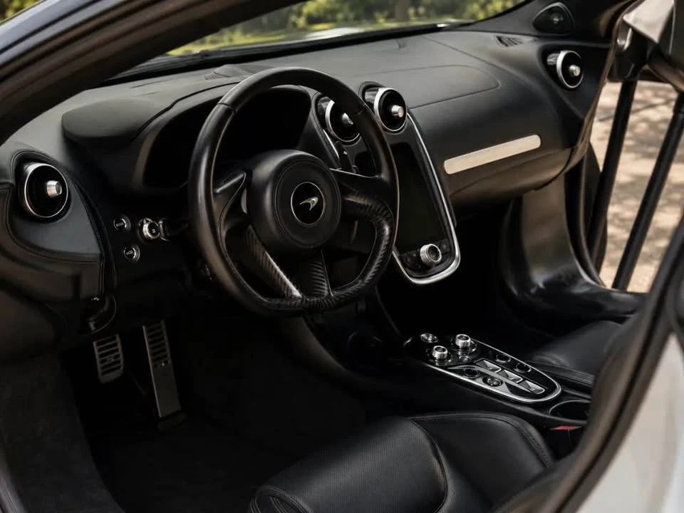 2020 McLaren GT - Image 3 of 3