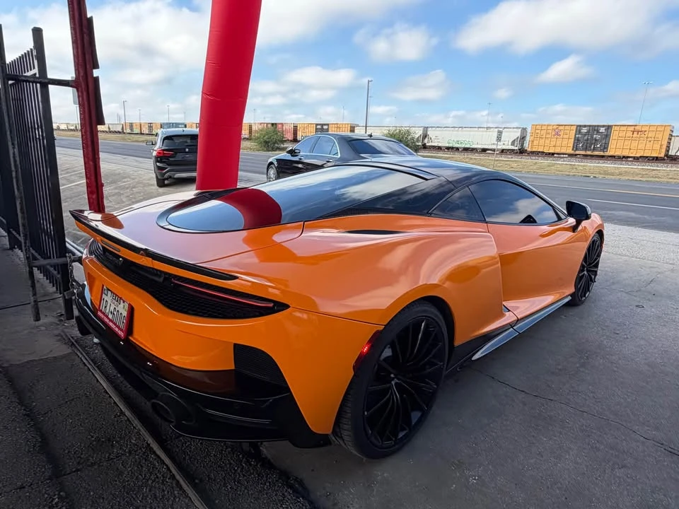 2020 McLaren GT - Image 15 of 18