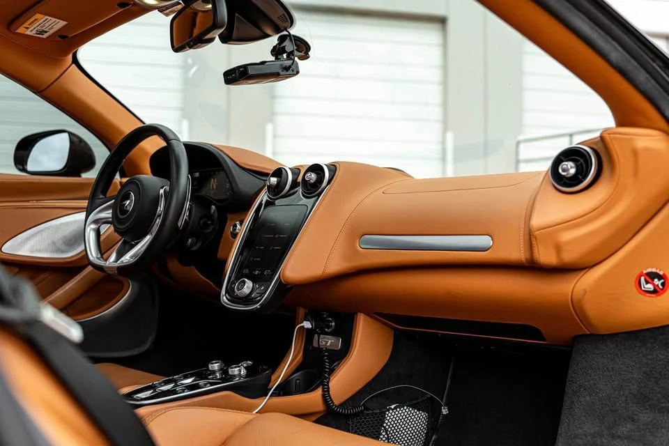 2020 McLaren GT - Image 15 of 17