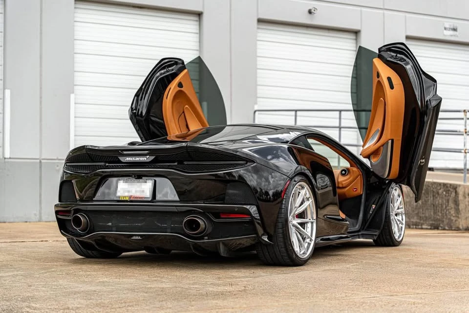 2020 McLaren GT - Image 11 of 17
