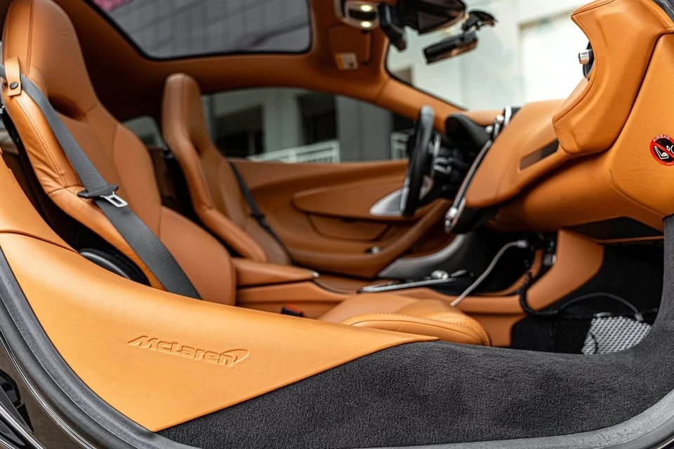 2020 McLaren GT - Image 13 of 17