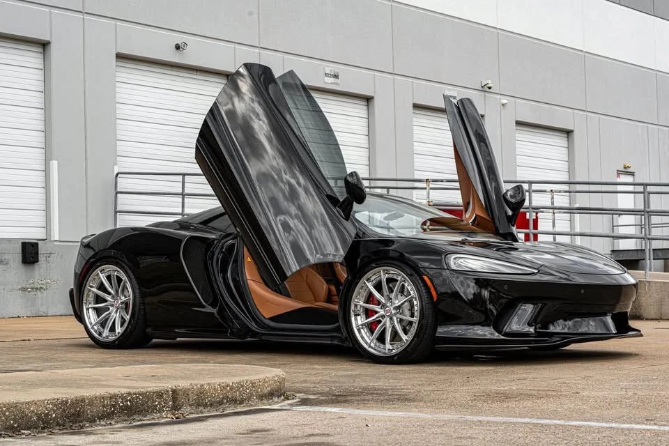 2020 McLaren GT - Image 2 of 17