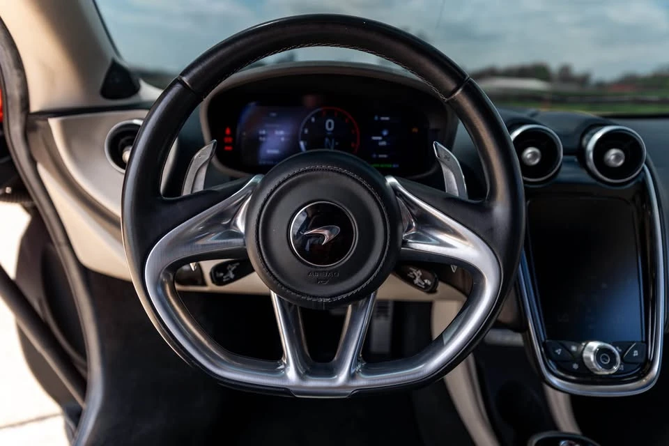 2020 McLaren GT - Image 13 of 15