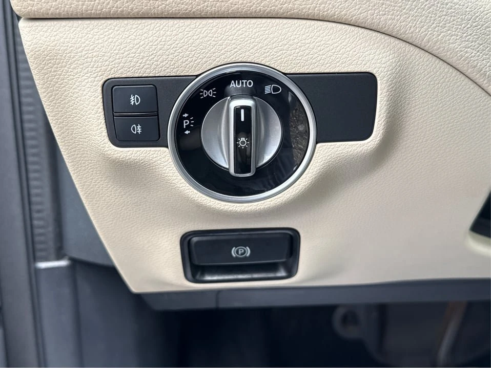 2020 Mercedes-Benz GLA - Image 16 of 20