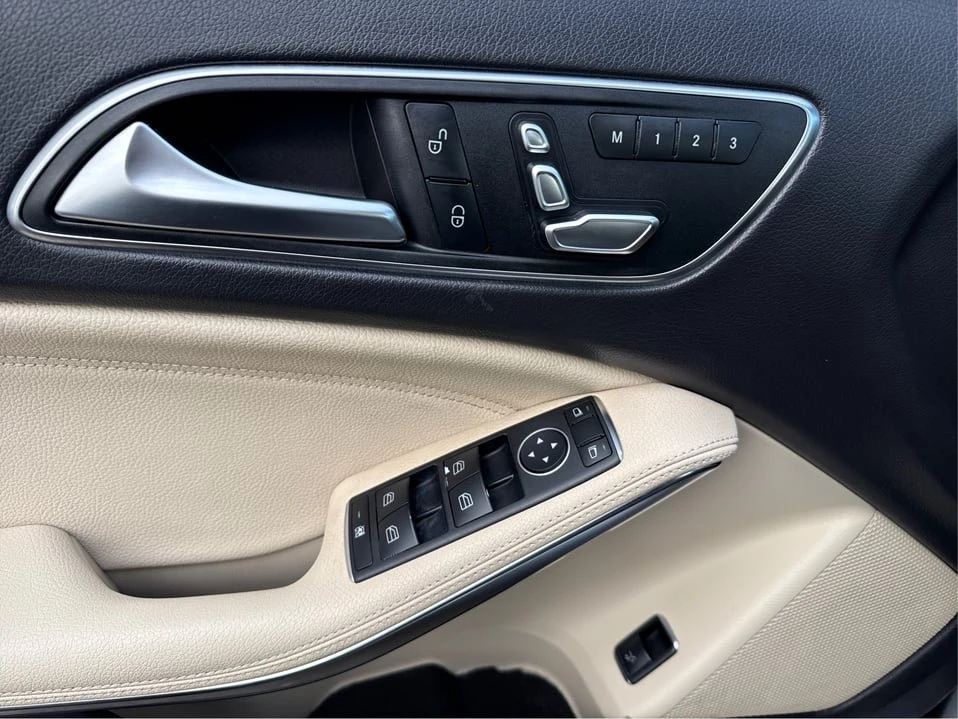 2020 Mercedes-Benz GLA - Image 17 of 20