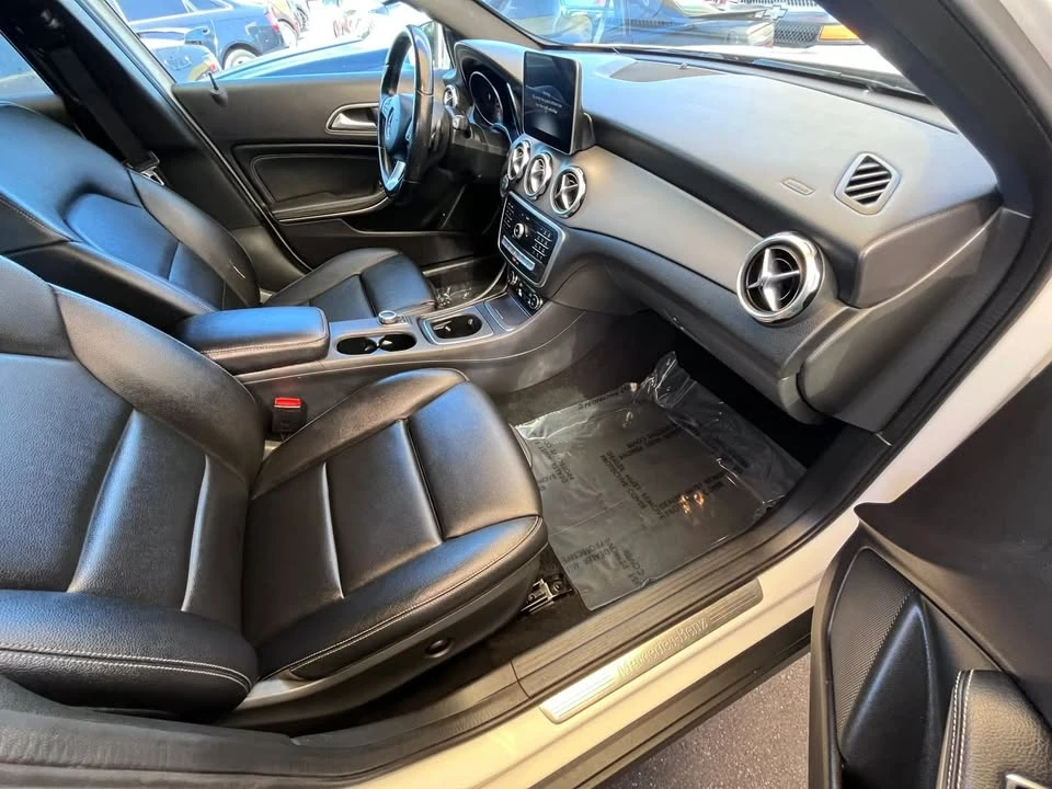 2020 Mercedes-Benz GLA - Image 11 of 19