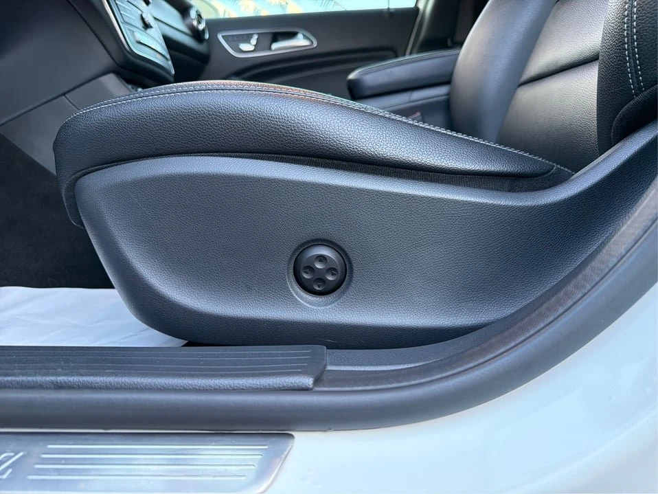 2020 Mercedes-Benz GLA - Image 19 of 20