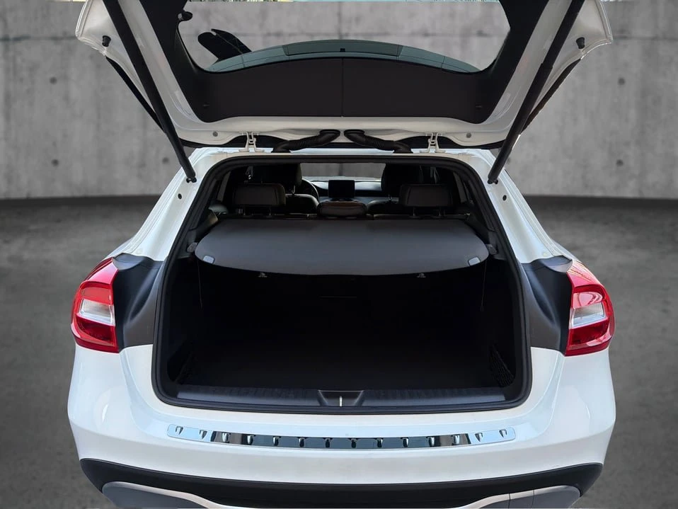 2020 Mercedes-Benz GLA - Image 13 of 20