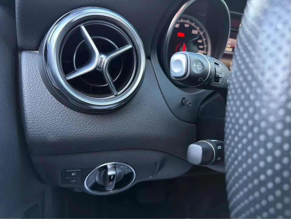 2020 Mercedes-Benz GLA - Image 18 of 20