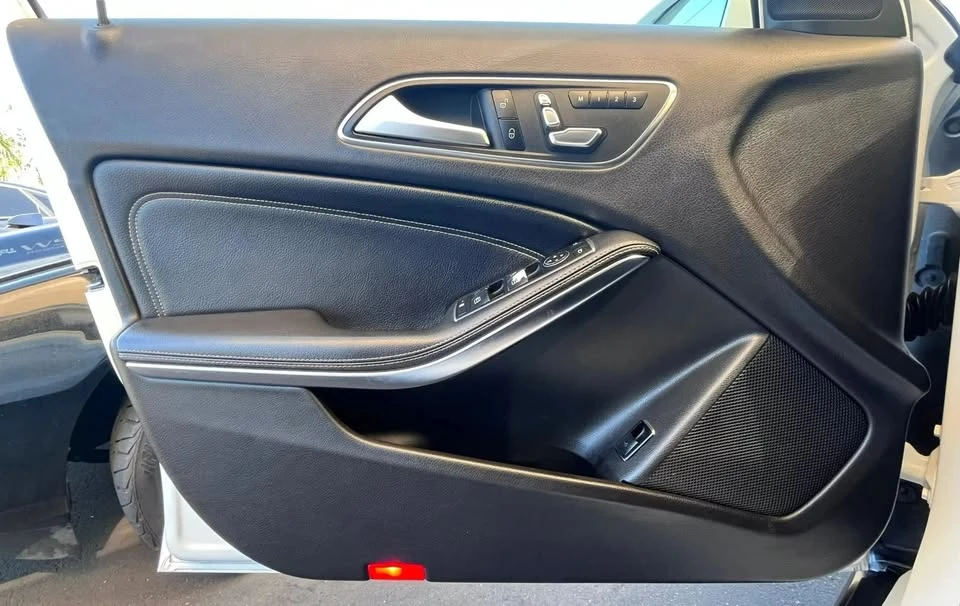 2020 Mercedes-Benz GLA - Image 8 of 19