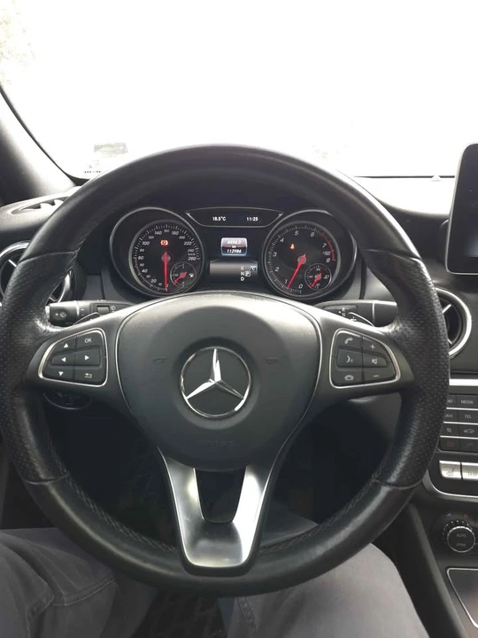 2020 Mercedes-Benz GLA - Image 10 of 15