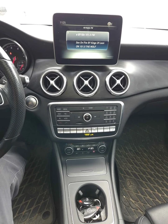 2020 Mercedes-Benz GLA - Image 11 of 15