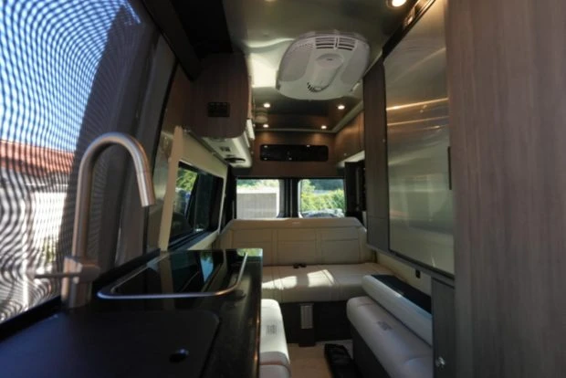 2020 Airstream - Image 6 of 8