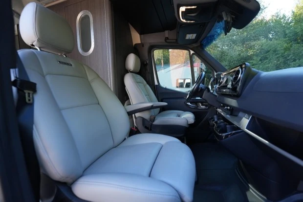 2020 Airstream - Image 4 of 8