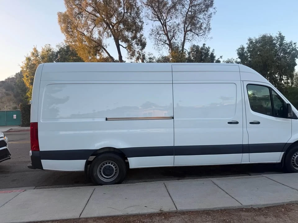 2020 Mercedes-Benz VS30 Sprinter - Image 2 of 3
