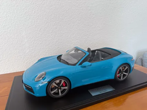 Minichamps Porsche 911 992 Carrera 4S Cabriolet 1:8 Scale Model
