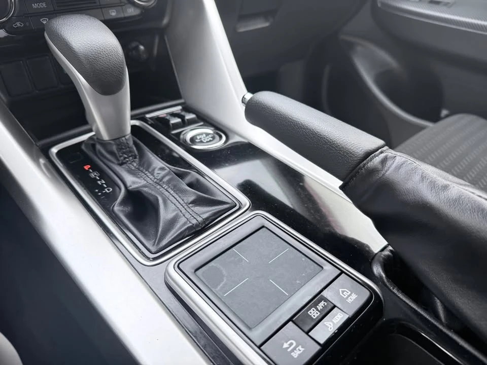 2020 Mitsubishi Eclipse Cross - Image 16 of 17