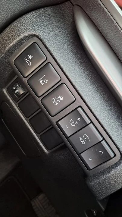 2020 Mitsubishi Eclipse Cross - Image 15 of 18