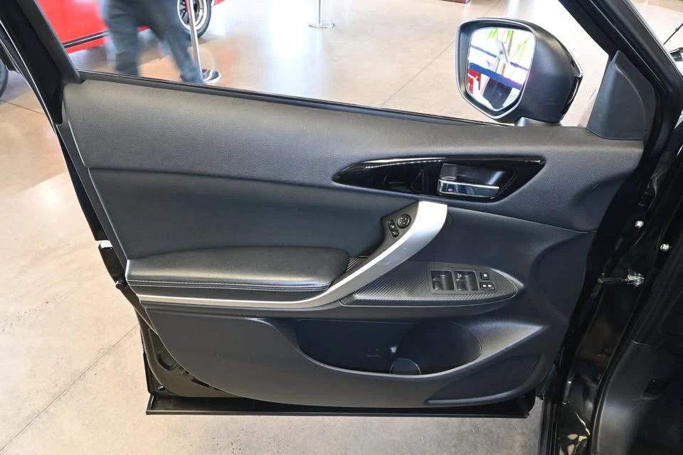 2020 Mitsubishi Eclipse Cross - Image 7 of 20