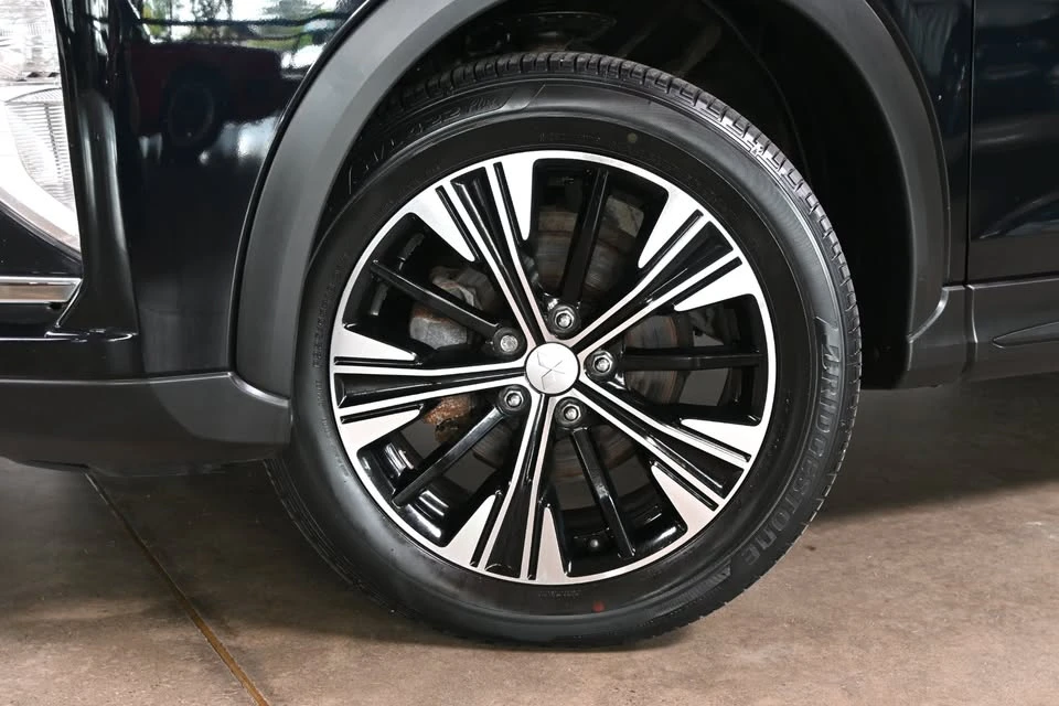 2020 Mitsubishi Eclipse Cross - Image 2 of 20