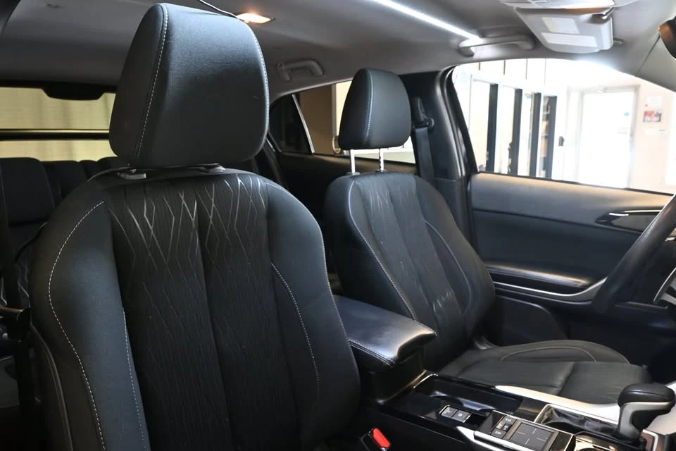 2020 Mitsubishi Eclipse Cross - Image 16 of 20