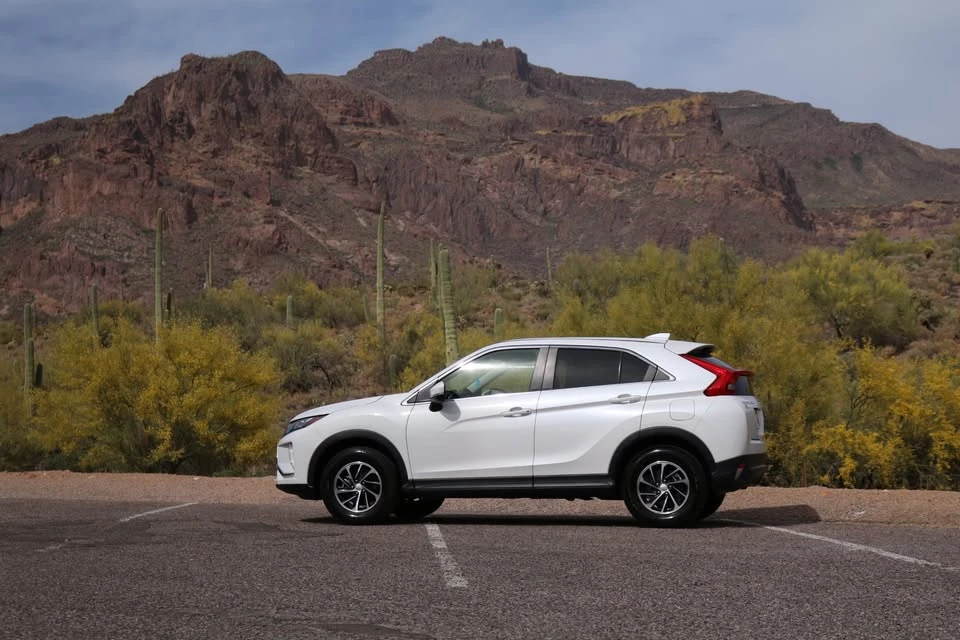 2020 Mitsubishi Eclipse Cross - Image 3 of 9
