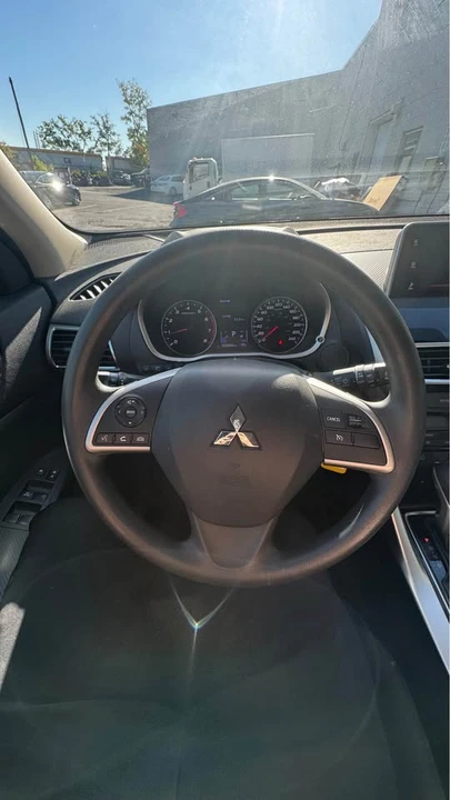 2020 Mitsubishi Eclipse Cross - Image 10 of 15