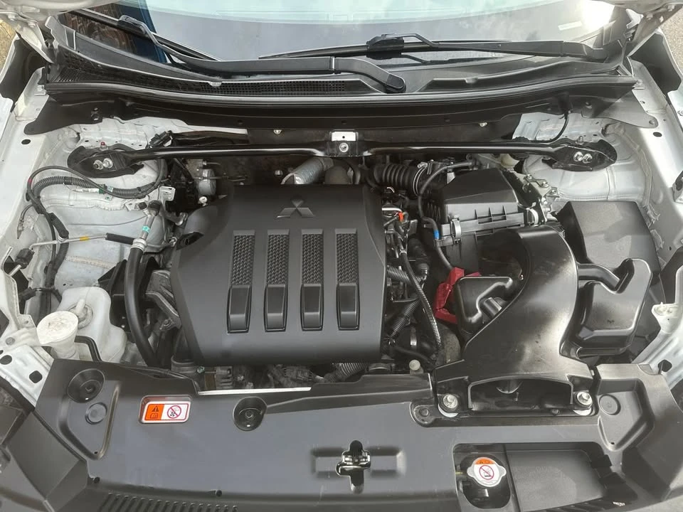 2020 Mitsubishi Eclipse Cross - Image 9 of 17