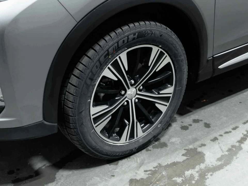 2020 Mitsubishi Eclipse Cross - Image 4 of 20