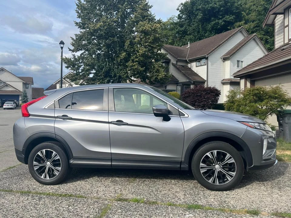 2020 Mitsubishi Eclipse Cross - Image 2 of 12