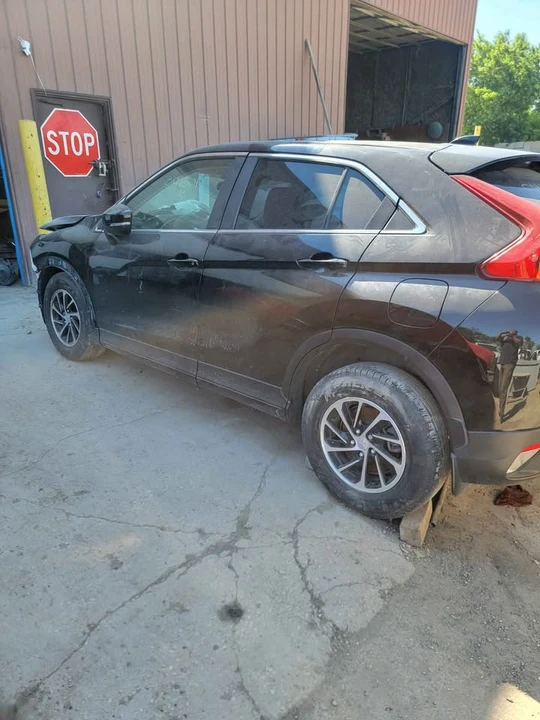 2020 Mitsubishi Eclipse Cross - Image 2 of 10