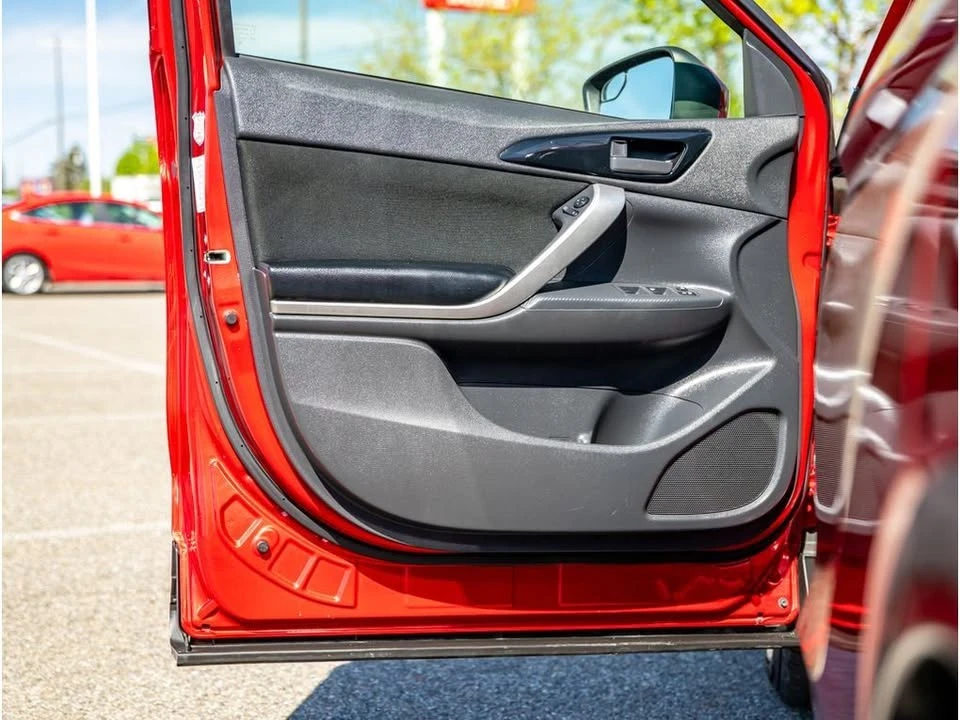 2020 Mitsubishi Eclipse Cross - Image 11 of 19