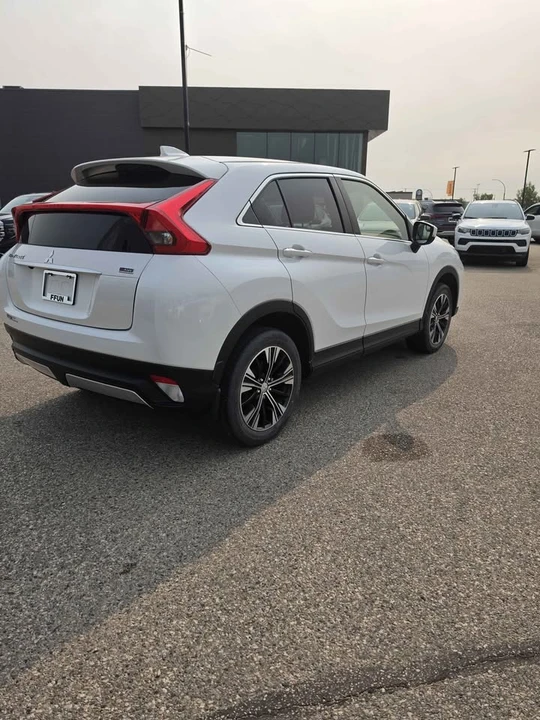 2020 Mitsubishi Eclipse Cross - Image 3 of 9