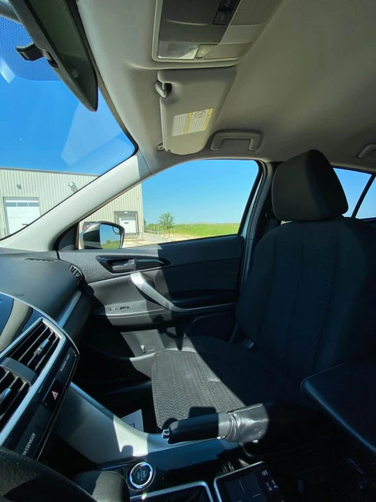 2020 Mitsubishi Eclipse Cross - Image 15 of 17