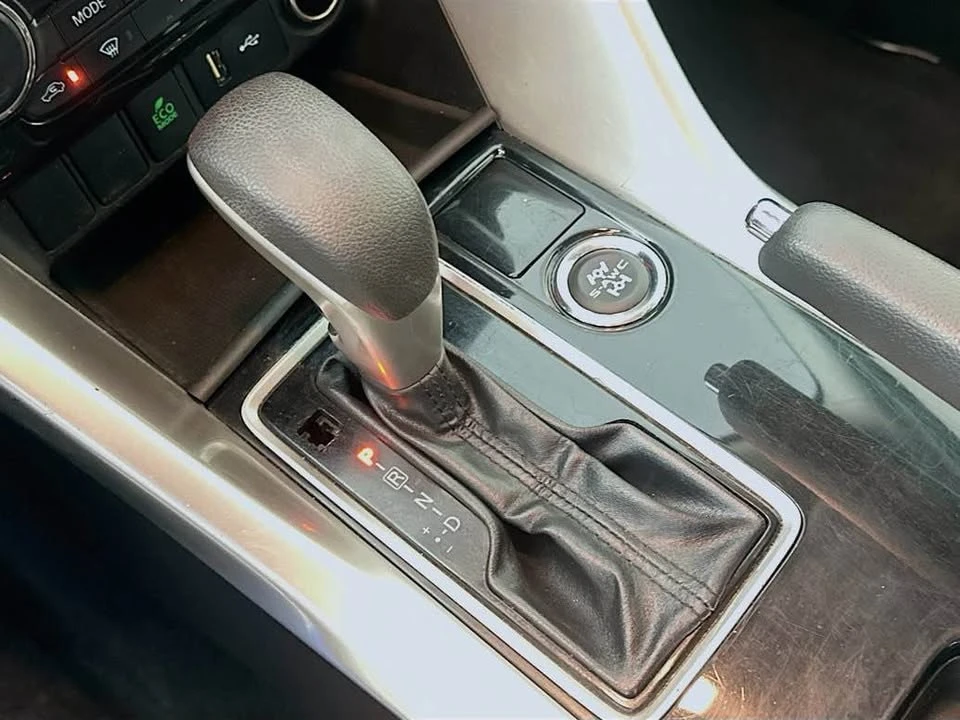 2020 Mitsubishi Eclipse Cross - Image 10 of 15