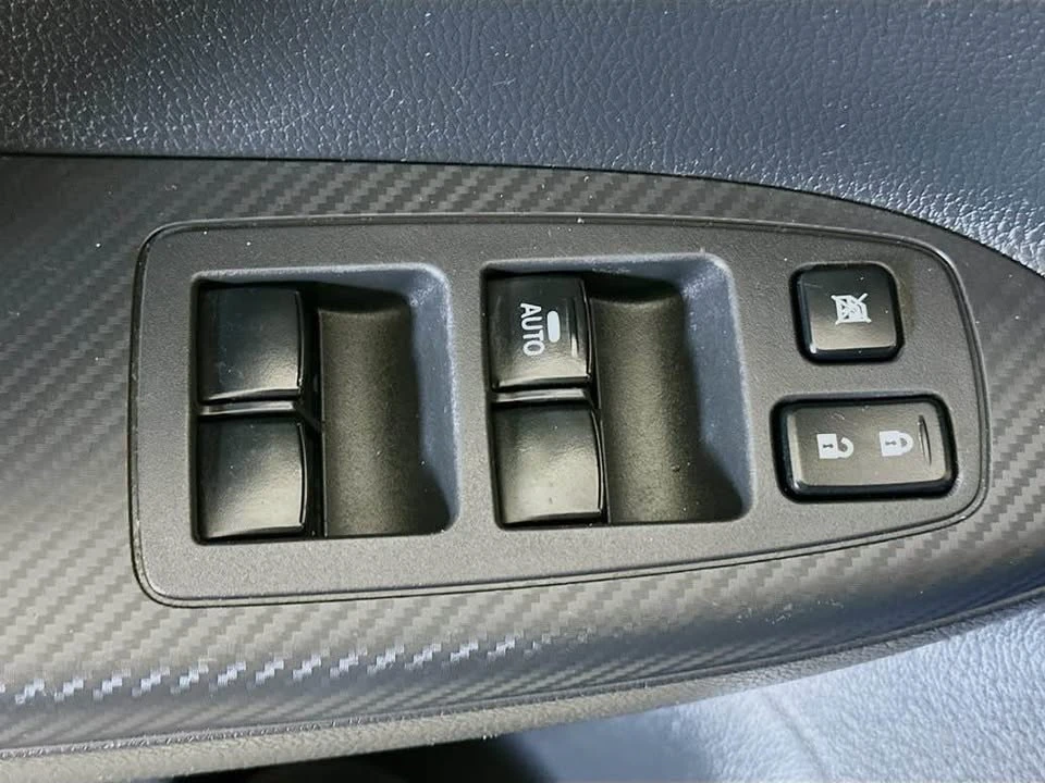 2020 Mitsubishi Eclipse Cross - Image 5 of 15