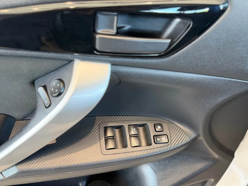 2020 Mitsubishi Eclipse Cross - Image 11 of 15