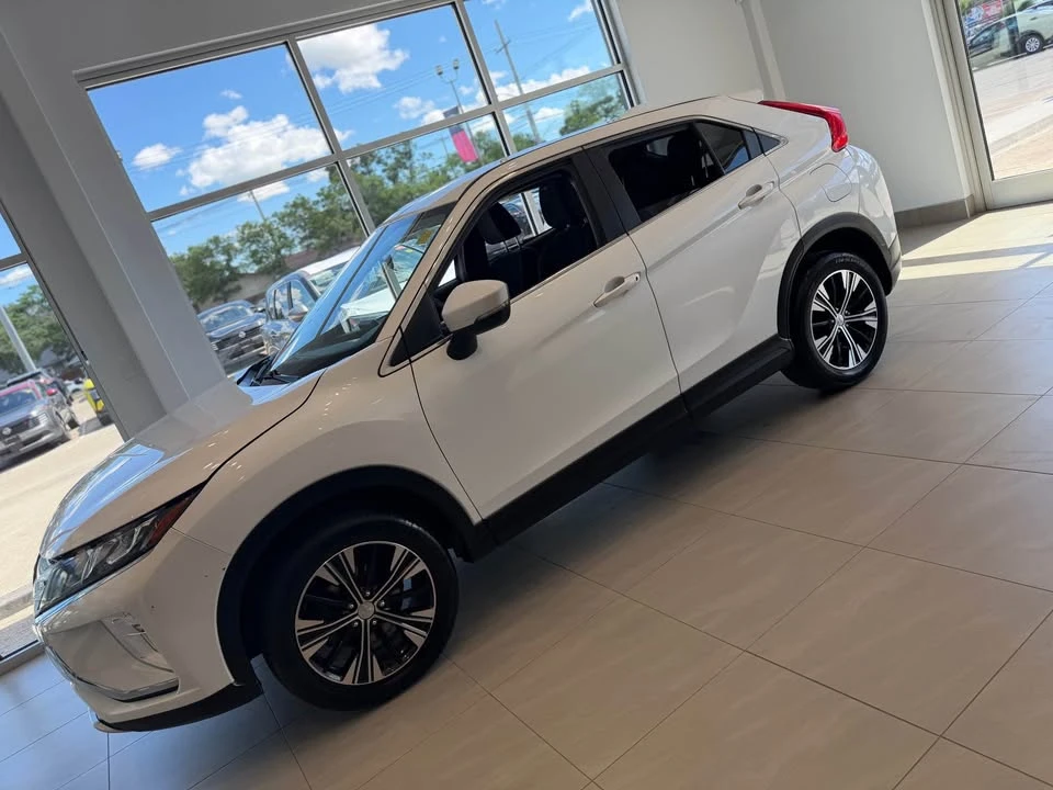 2020 Mitsubishi Eclipse Cross - Image 2 of 15