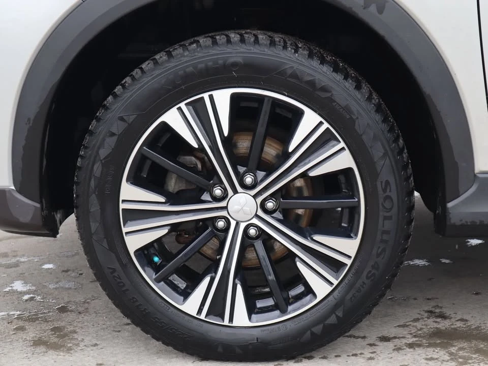 2020 Mitsubishi Eclipse Cross - Image 8 of 19