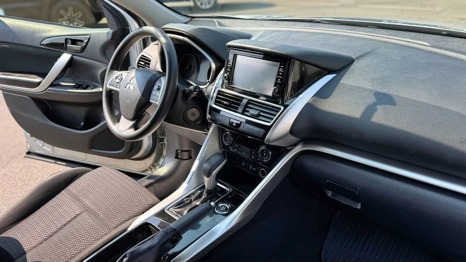 2020 Mitsubishi Eclipse Cross - Image 15 of 20