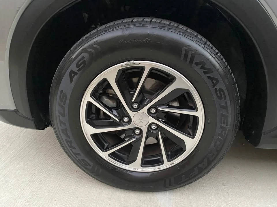 2020 Mitsubishi Eclipse Cross - Image 10 of 19