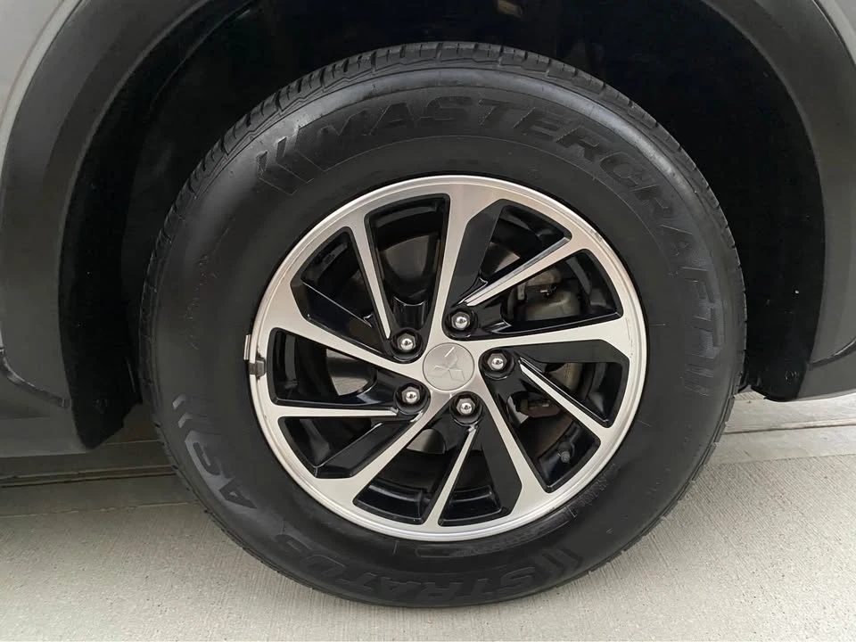 2020 Mitsubishi Eclipse Cross - Image 11 of 19