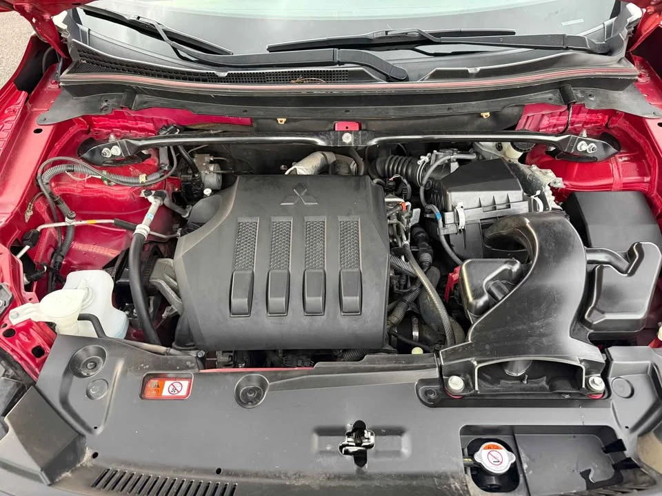 2020 Mitsubishi Eclipse Cross - Image 9 of 16