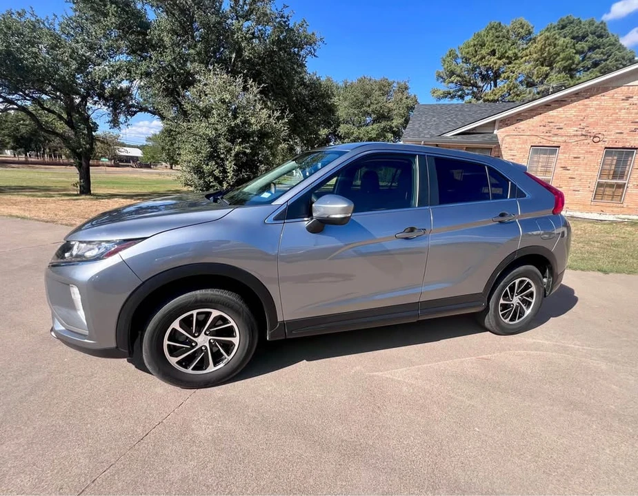 2020 Mitsubishi Eclipse Cross - Image 2 of 8