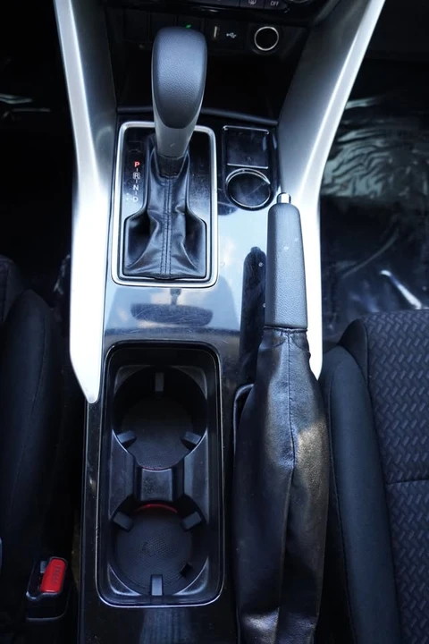 2020 Mitsubishi Eclipse Cross - Image 15 of 20