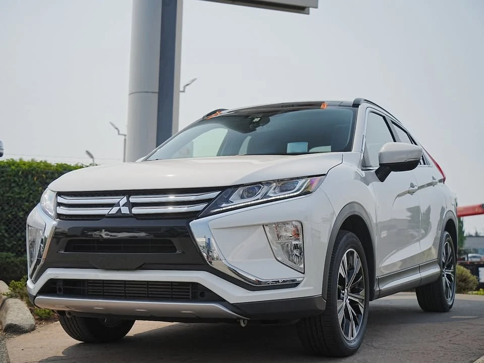 2020 Mitsubishi Eclipse Cross - Image 2 of 20