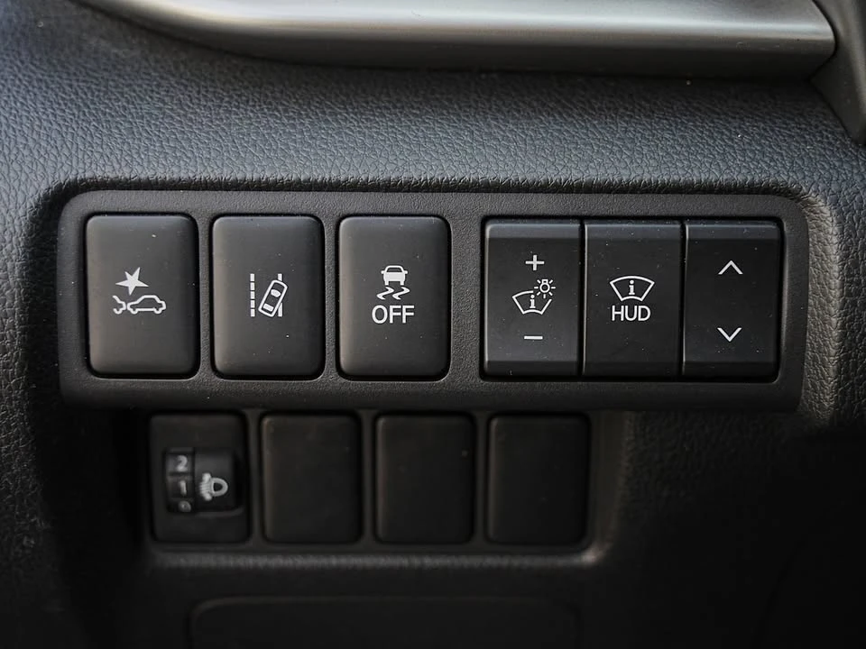2020 Mitsubishi Eclipse Cross - Image 18 of 20
