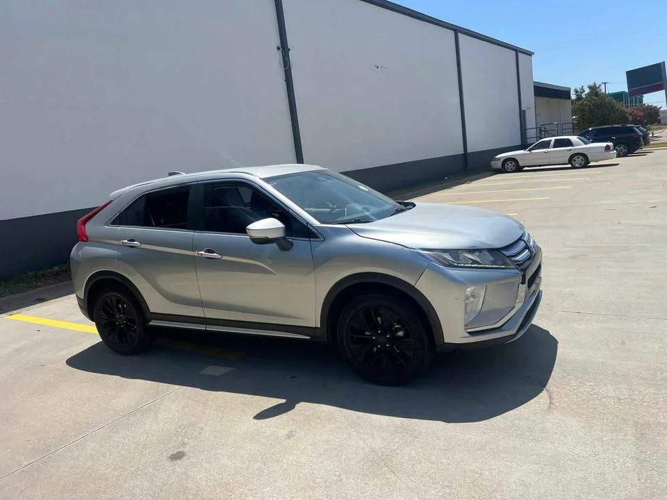 2020 Mitsubishi Eclipse Cross - Image 2 of 18