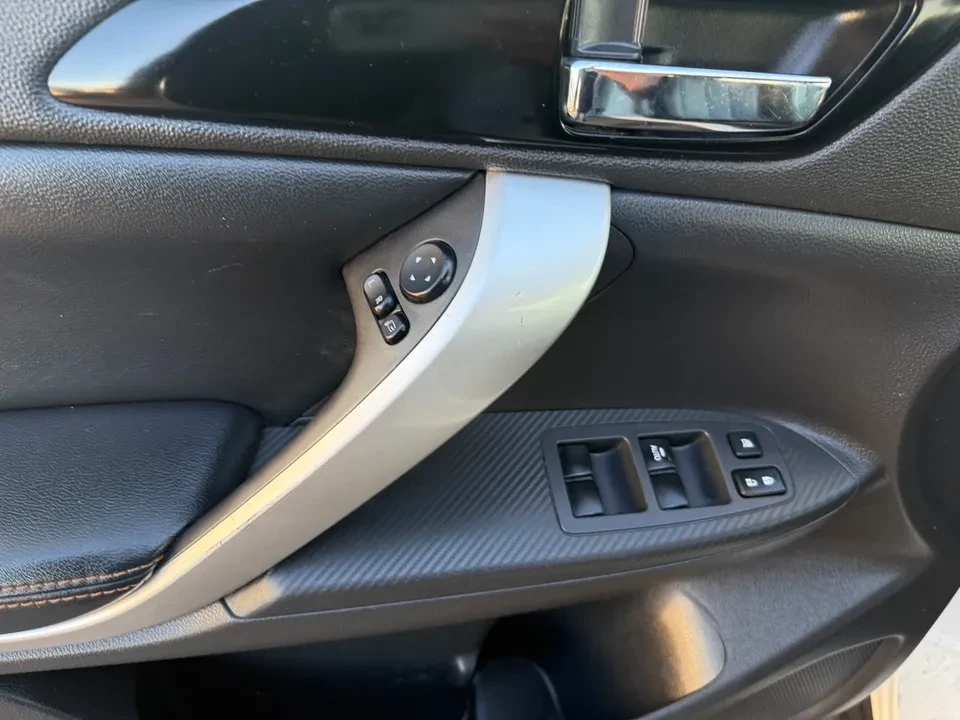 2020 Mitsubishi Eclipse Cross - Image 10 of 18