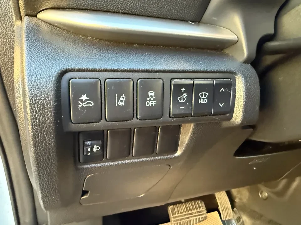 2020 Mitsubishi Eclipse Cross - Image 12 of 18